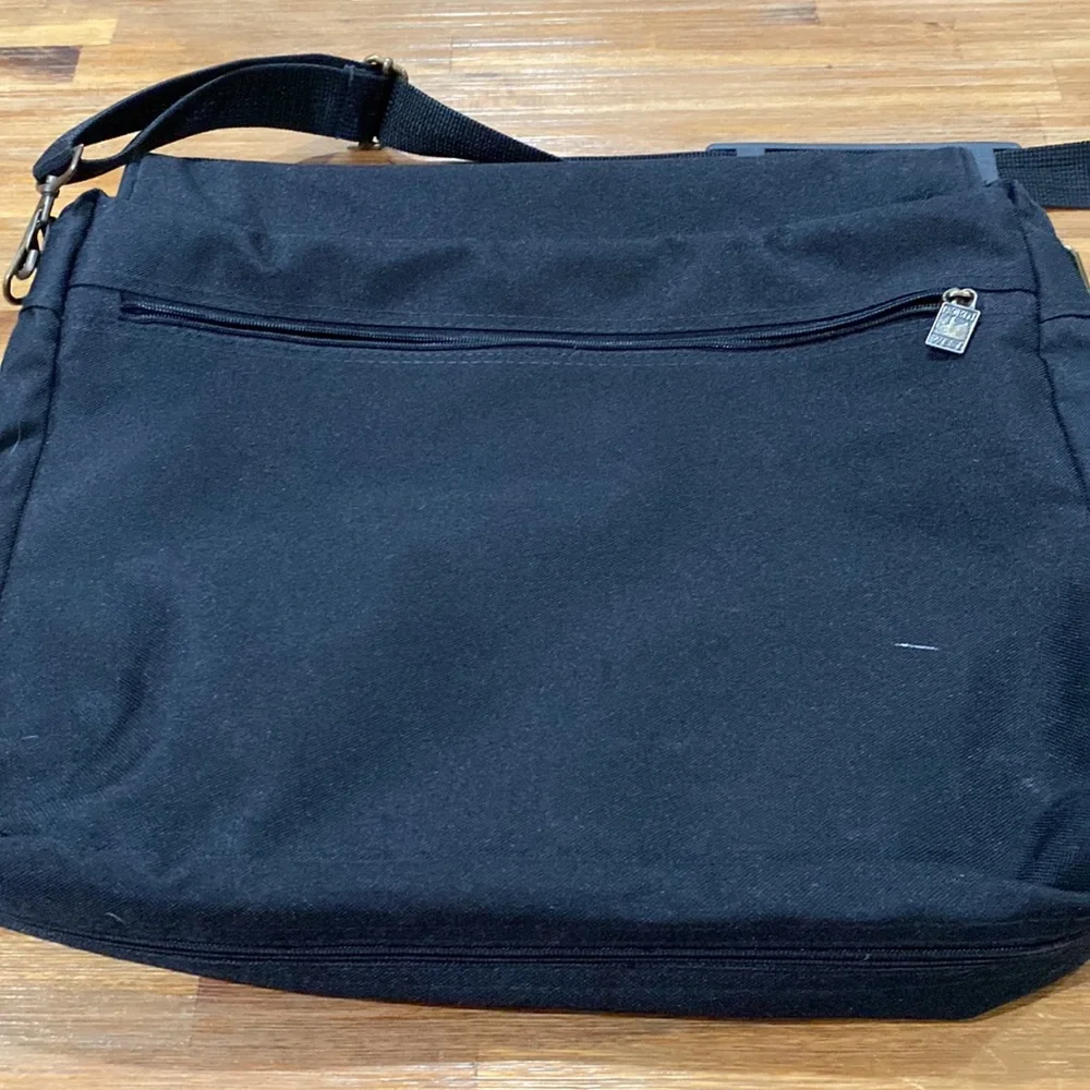 Black shoulder brief case bag with lots of pockets